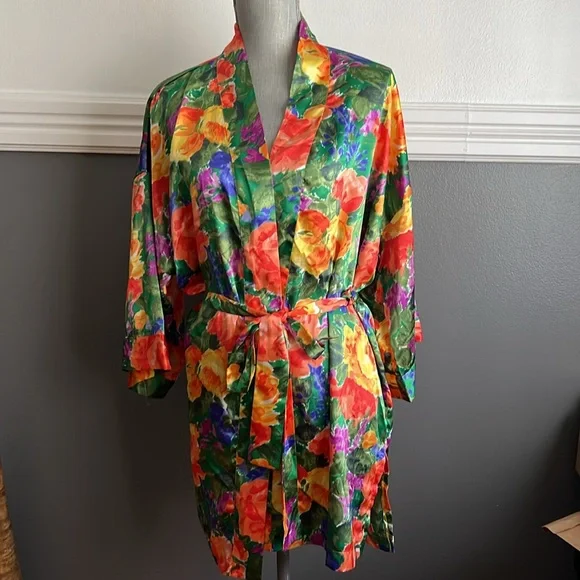 Gold Label Victoria’s Secret Satin Floral Robe - Picture 3 of 15